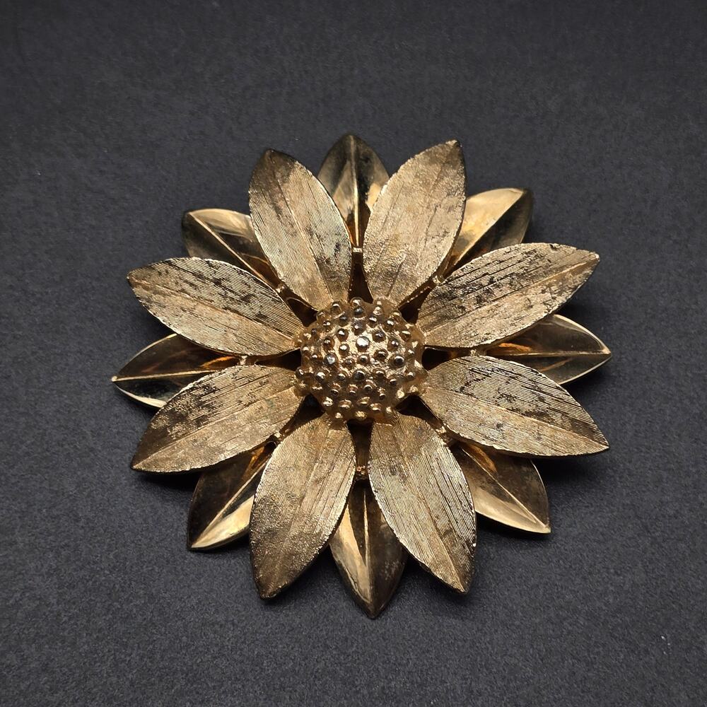 Sarah Coventry Gold Tone Flower Brooch Vintage Costume Jewelry
